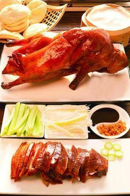 北京特色美食叫什么名字 原来它就是北京烤鸭