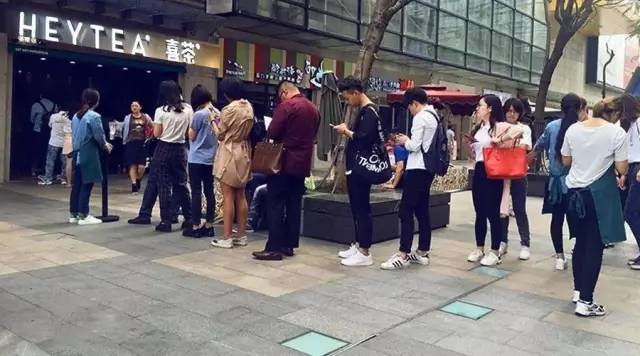 “网红餐厅”寿命短但前赴后继 前辈闭店新店装修