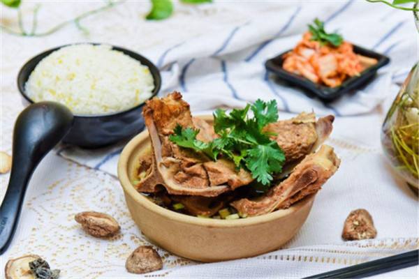 犟骨头排骨饭即将亮相中国特许加盟展北京站 加盟盈利不再是奢望