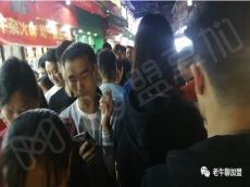 小白盲目开奶茶店，是一个死一个的今天，为啥他我觉得能成?